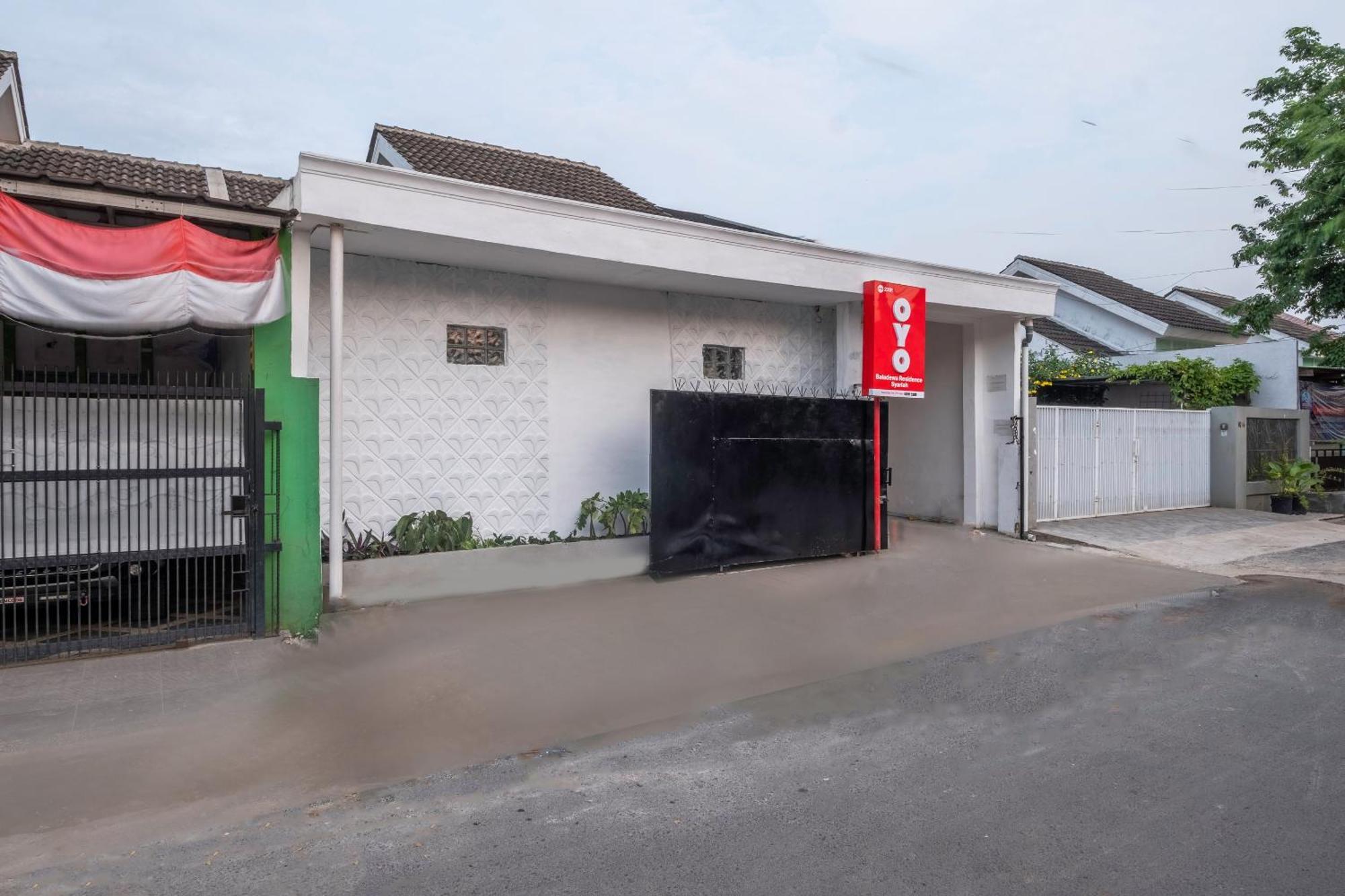 ホテル Oyo 2391 バラデワ レジデンス シャリア カラワン エクステリア 写真